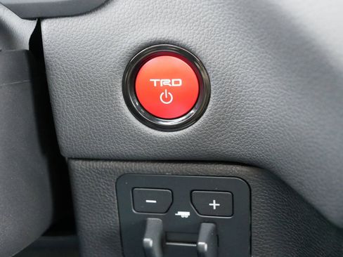 Used 2025 Toyota Sequoia TRD Pro AWD/4WD image 32