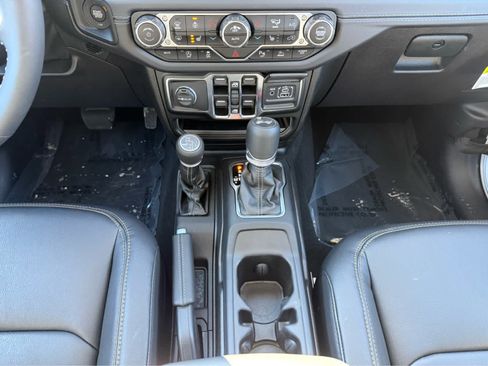 Used 2025 Jeep Wrangler Sahara w/ Safety Group image 22