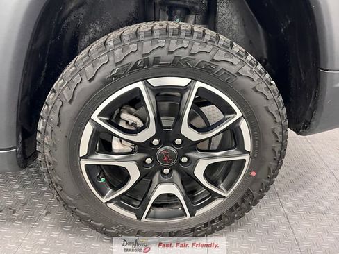 Used 2025 Jeep Compass Trailhawk AWD/4WD image 24