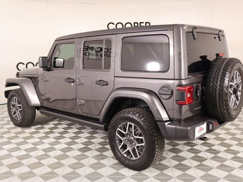 Used 2025 Jeep Wrangler Unlimited Sahara AWD/4WD image 23