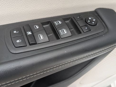 Used 2023 Chrysler Voyager LX FWD image 11
