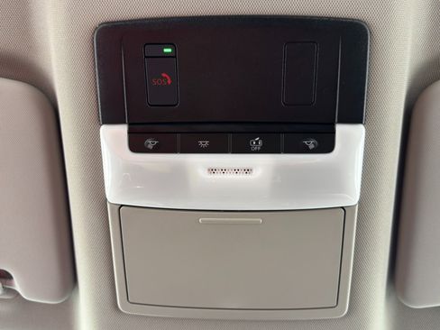 Used 2023 Nissan Rogue SV image 29