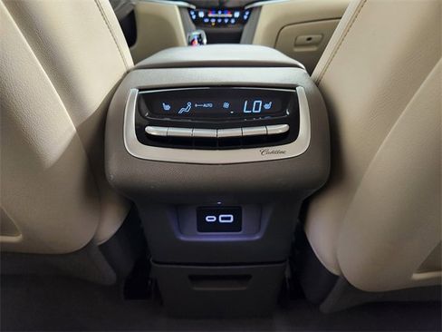 Used 2021 Cadillac XT6 Premium Luxury image 31