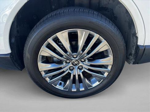 Certified 2021 Toyota Venza XLE w/ Carpet Mat Package (TMS) image 26