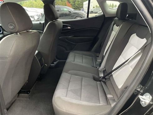 Used 2025 Chevrolet Trax LS w/ LS Convenience Package image 12