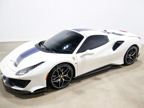 Used 2020 Ferrari 488 Pista Spider RWD image 14