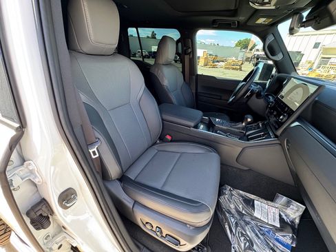 Used 2026 Lexus GX 550 w/ Accessory Package (ZB) AWD/4WD image 8