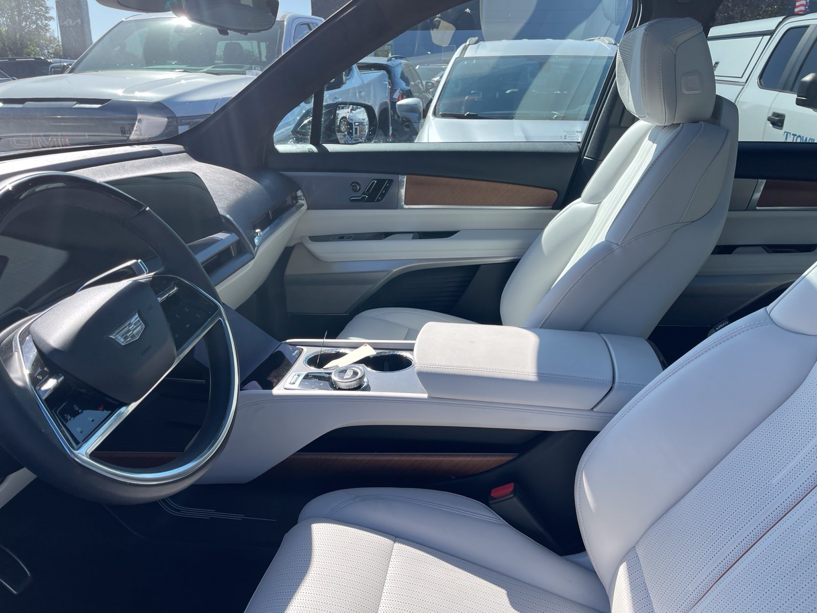 Certified 2026 Cadillac Vistiq Luxury AWD/4WD image 7