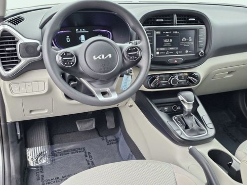 Used 2025 Kia Soul LX image 32