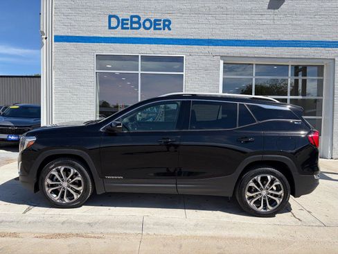 Used 2020 GMC Terrain SLT w/ Preferred Package AWD/4WD image 2