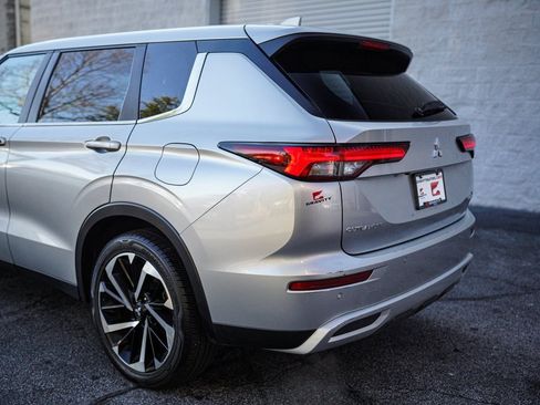 Used 2023 Mitsubishi Outlander SE image 12