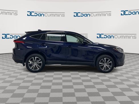 Used 2022 Toyota Venza LE AWD/4WD image 9