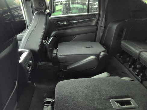 Used 2021 GMC Yukon XL Denali w/ Denali Premium Package RWD image 7