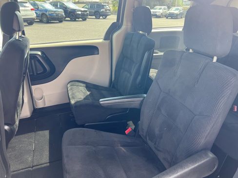 Used 2017 Dodge Grand Caravan SE image 20