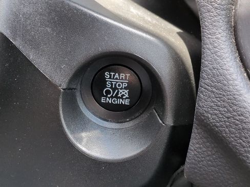 Used 2019 Jeep Compass Latitude FWD image 27