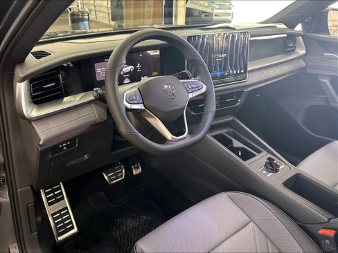 New 2026 Volkswagen Tiguan SE R-Line FWD image 7