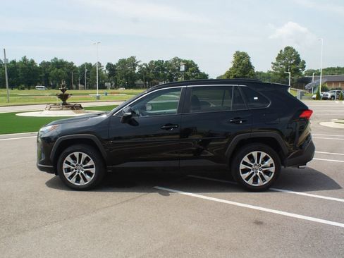 Used 2022 Toyota RAV4 XLE Premium FWD image 12
