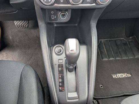 Used 2023 Nissan Kicks S FWD image 13