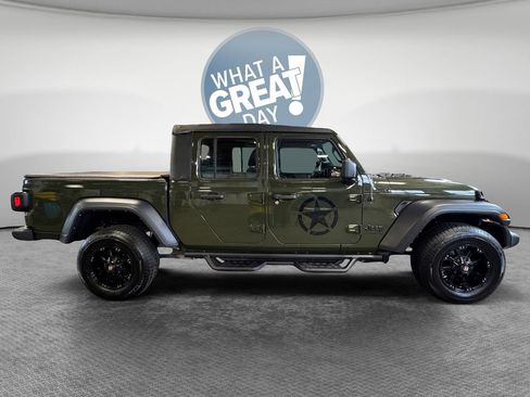 Used 2022 Jeep Gladiator Sport w/ Trailer Tow Package AWD/4WD image 2