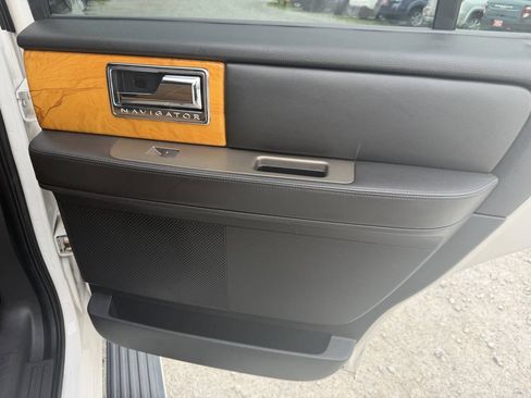 Used 2012 Lincoln Navigator 4WD image 19