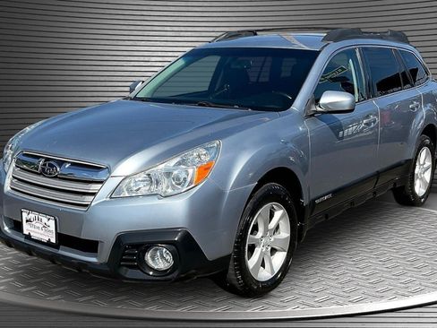 Used 2013 Subaru Outback 2.5i Premium AWD/4WD image 3