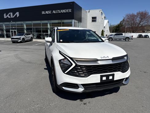 Used 2023 Kia Sportage LX image 1