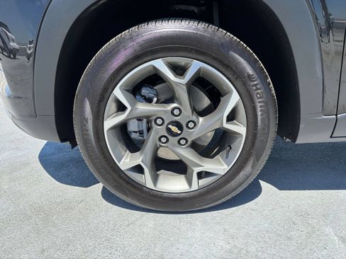 Used 2025 Chevrolet Trax LT FWD image 28