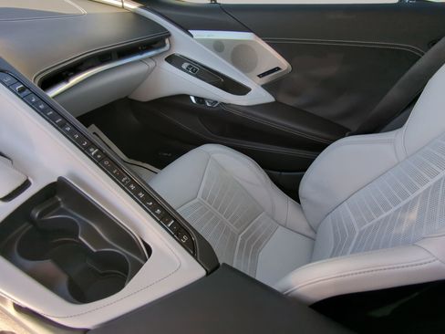 Used 2022 Chevrolet Corvette Stingray Premium Conv w/ Z51 Performance Package image 44