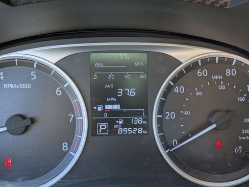 Used 2021 Nissan Versa S FWD image 20