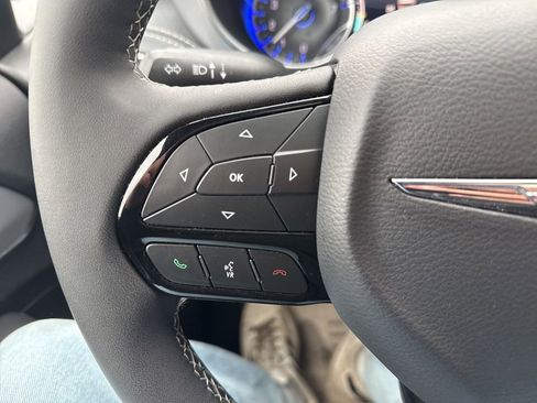 Used 2025 Chrysler Pacifica Limited image 50