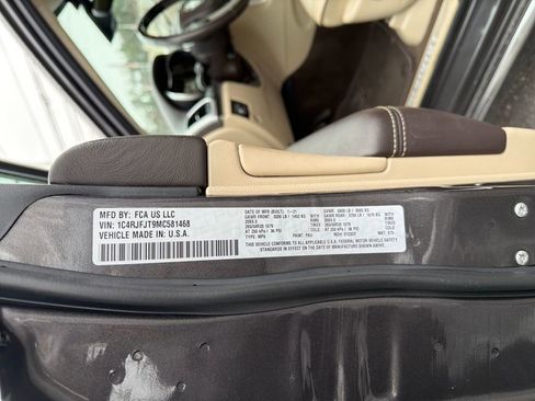 Certified 2021 Jeep Grand Cherokee Summit w/ Platinum Series Group image 28