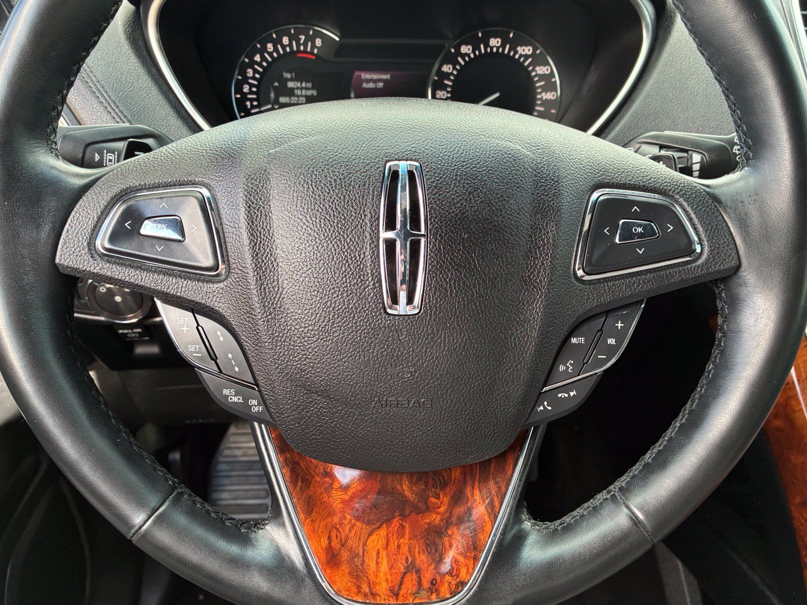 Used 2017 Lincoln MKX Reserve w/ Driver Assistance Package FWD image 25