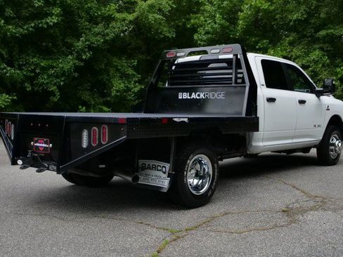 Used 2024 RAM 3500 SLT w/ Quick Order Package 2YG SLT AWD/4WD image 9