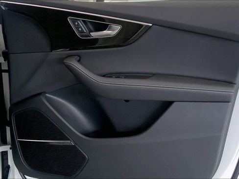 Used 2025 Audi Q8 Premium Plus w/ Premium Plus Package image 26