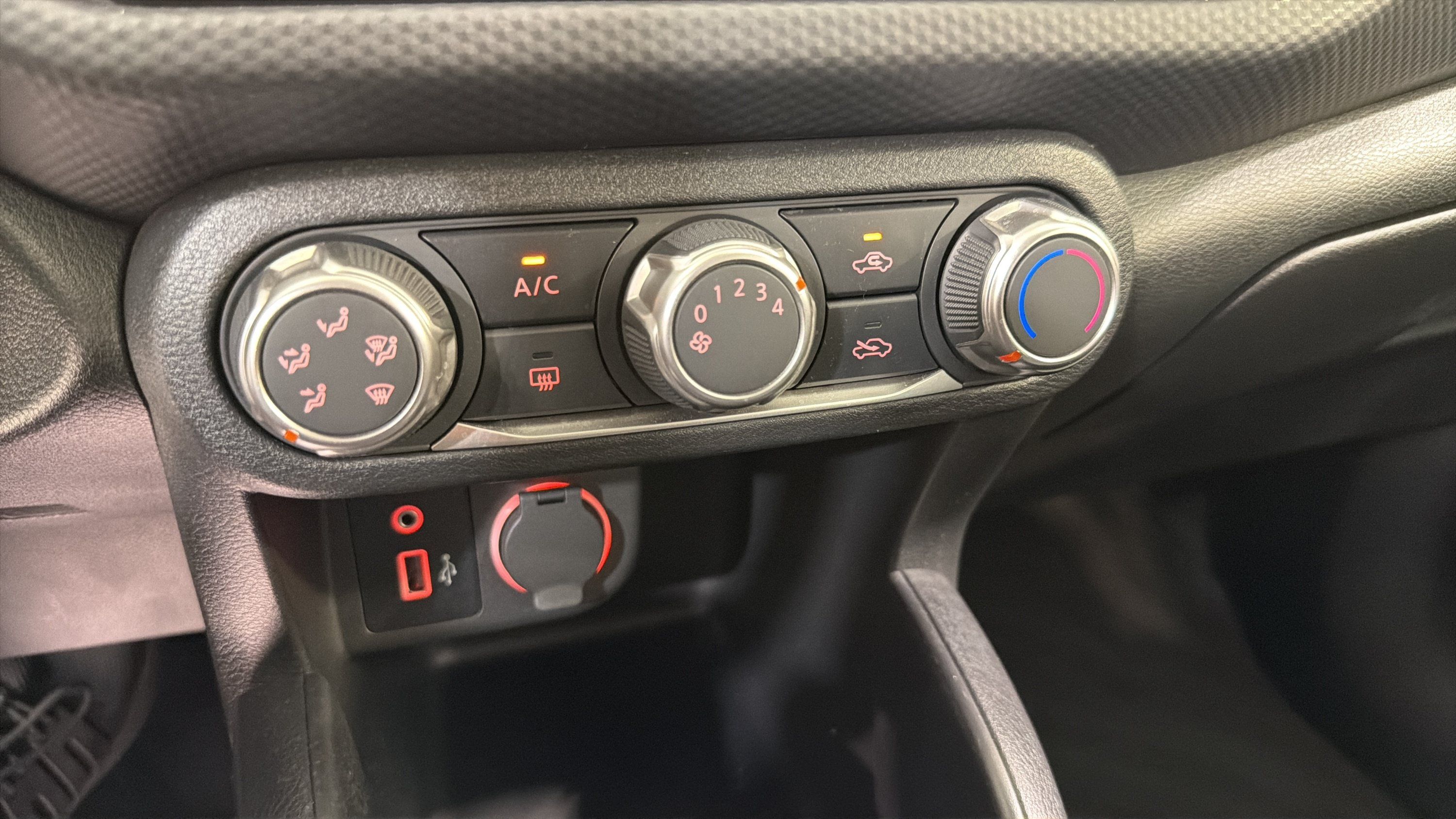Used 2024 Nissan Kicks S FWD image 18