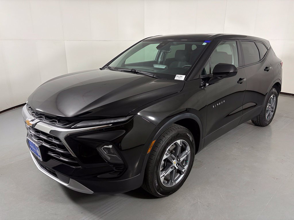 Used 2025 Chevrolet Blazer LT FWD image 4