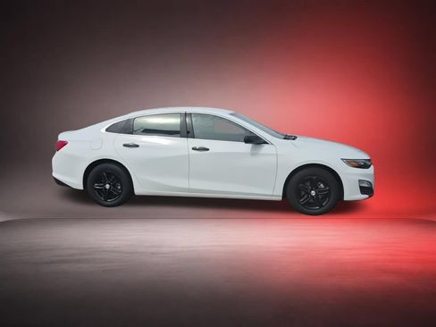 Used 2023 Chevrolet Malibu LS FWD image 2