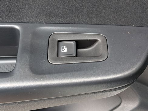 Used 2025 Volkswagen Taos SE image 28