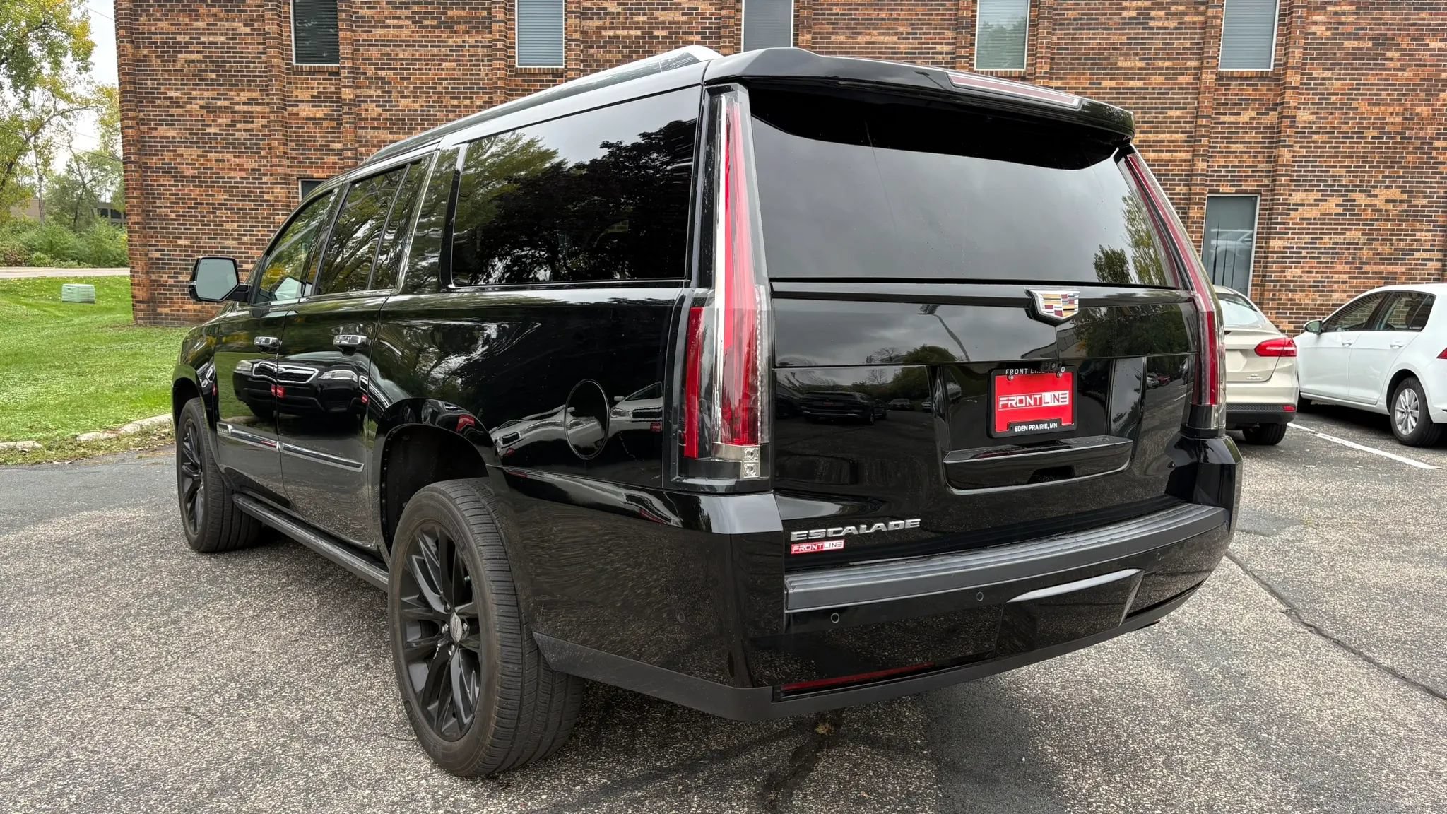 Used 2017 Cadillac Escalade ESV Premium Luxury AWD/4WD image 7