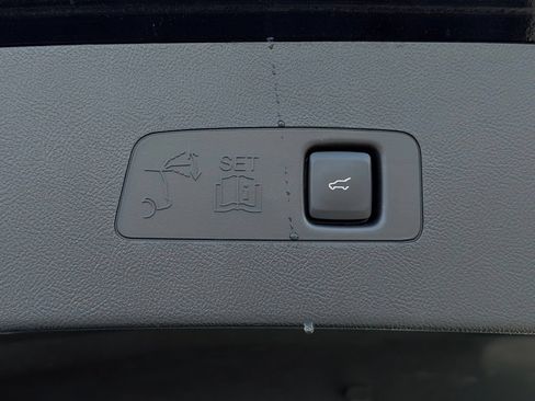 Certified 2024 Lincoln Corsair AWD image 12