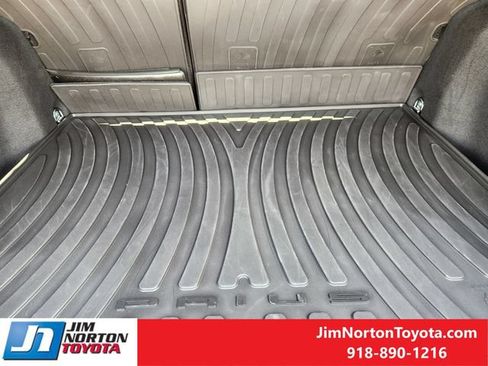 Used 2024 Toyota Prius XLE FWD image 32
