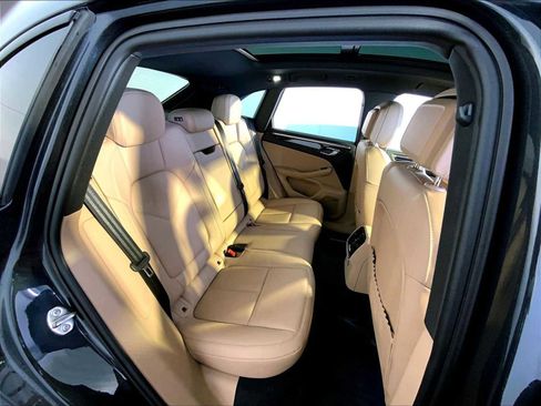 Certified 2026 Porsche Macan AWD/4WD image 23