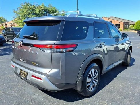 Used 2022 Nissan Pathfinder SL image 16