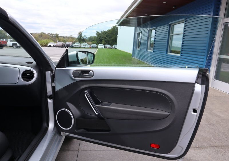 Used 2013 Volkswagen Beetle 2.5 FWD image 17