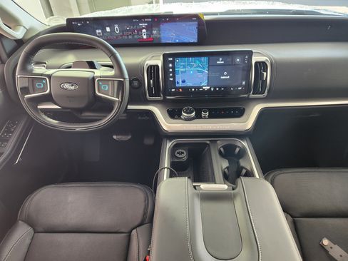 New 2025 Ford Expedition Platinum w/ Driver's Package image 13