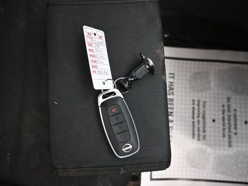 Used 2023 Nissan Kicks SV FWD image 9