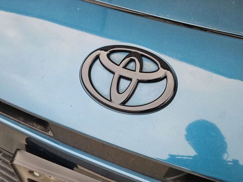 Used 2025 Toyota Camry SE w/ Convenience Package image 6