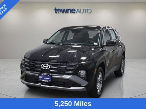 Used 2025 Hyundai Tucson SE AWD/4WD image 1