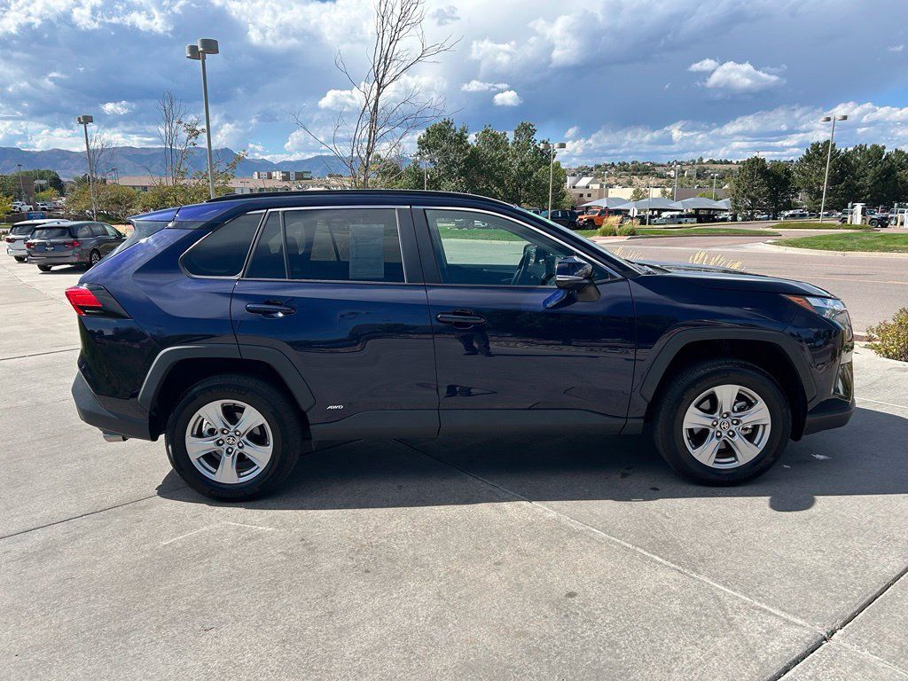 Used 2025 Toyota RAV4 XLE w/ Convenience Package AWD/4WD image 10