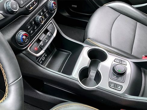 Used 2024 GMC Terrain AT4 w/ Infotainment Package II image 14